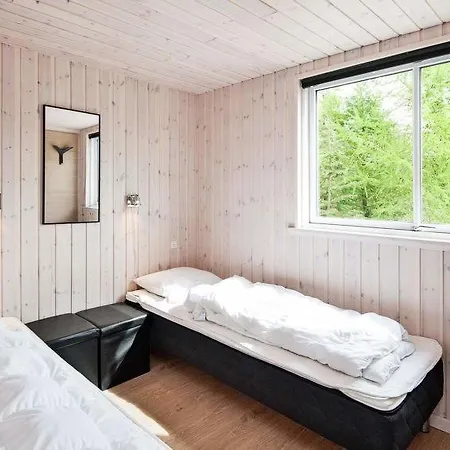 Sleeps 18 Pool Wifi Holiday home