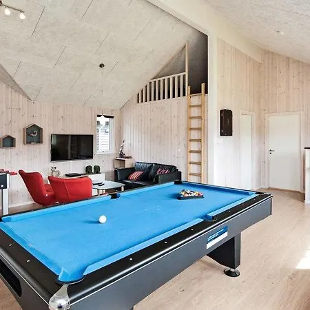 Sleeps 18 Pool Wifi Holiday home *