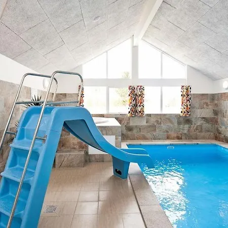 Sleeps 18 Pool Wifi *