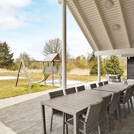 Sleeps 18 Pool Wifi Holiday home