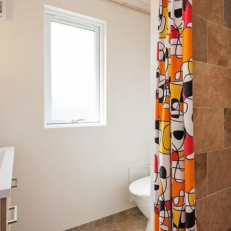 Sleeps 18 Pool Wifi Holiday home