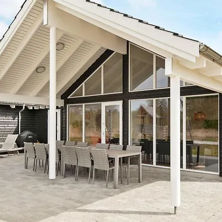 Sleeps 18 Pool Wifi Holiday home *