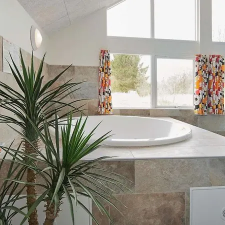 Sleeps 18 Pool Wifi Holiday home *